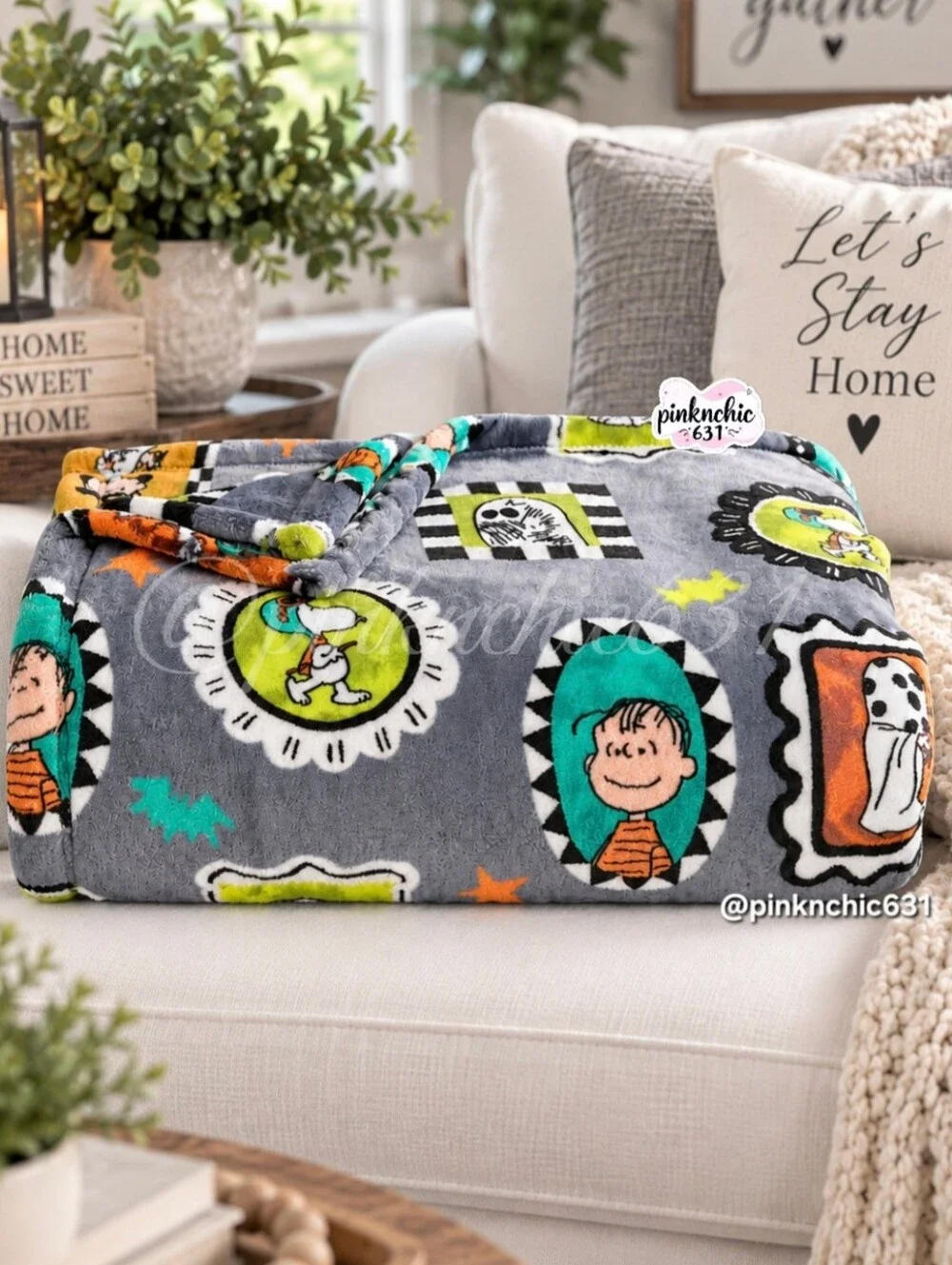 Peanuts Gang Snoopy Halloween Ghost Plush Throw Blanket